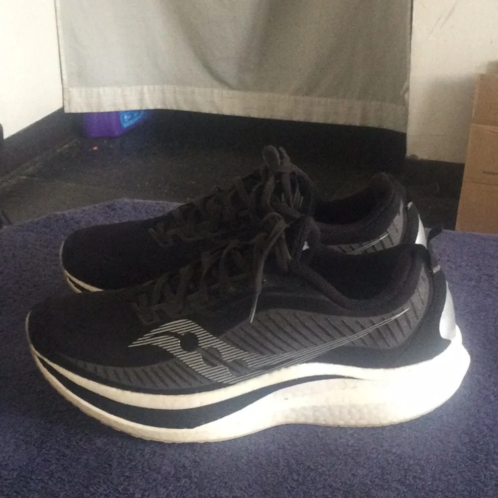 Saucony sleek black